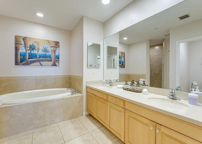 8th Floor Penthouse, Walk To Clearwater *