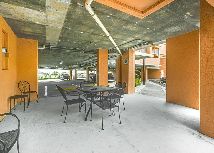 8th Floor Penthouse, Walk To Clearwater