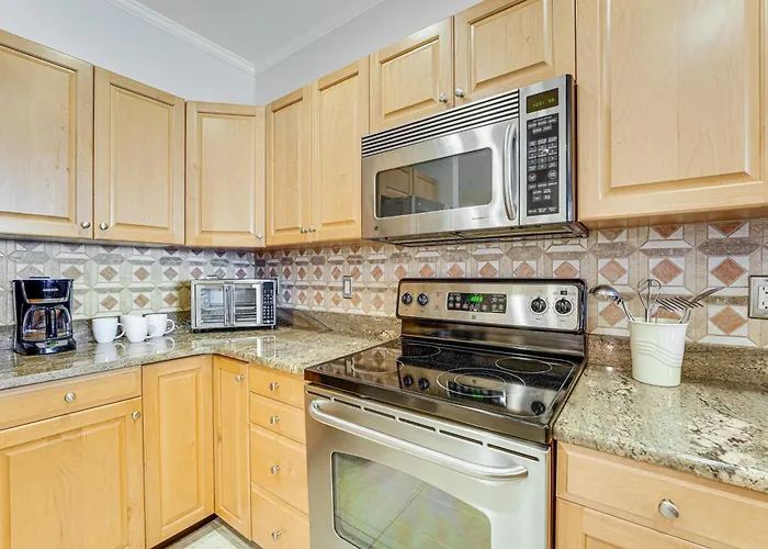 8th Floor Penthouse, Walk To Clearwater * Clearwater Beach